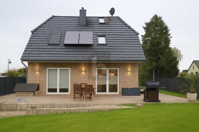 FAMILIENIDYLL IM GRÜNEN AM STADTRAND VON BERLIN