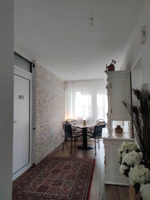 Geschmackvolle, vollst. sanierte 3,5-Raum-Wohnung mit geh. Innenausstattung, Balkon und EBK