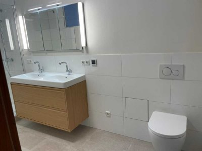 Exklusive, vollst. renovierte 4-Raum-Penthouse-Wohnung mit lux. Innenausstattung mit EBK in Weinheim