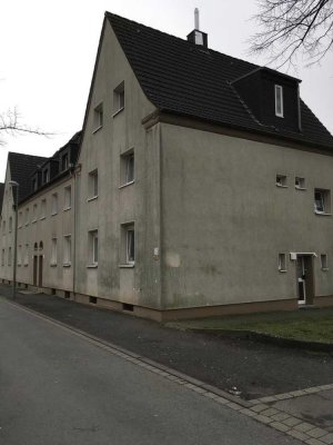 Im Herzen von Lünen-Brambauer - neues Bad mit Dusche, tapeziert....