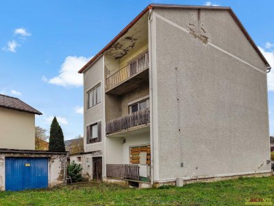 Zinshaus mit Potential zentral in Voitsberg. - Bahnhof und Hauptplatz fußläufig. - Genehmigte umfassende Sanierung.