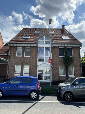 Fischeln: Apartment mit überdachtem KFZ-Stellplatz in modernem Haus. 1.OG!
