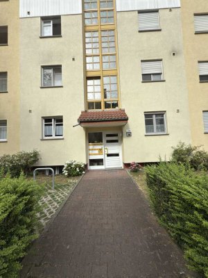 Exklusive, vollständig renovierte 3-Zimmer-Wohnung mit Balkon in Frankfurt