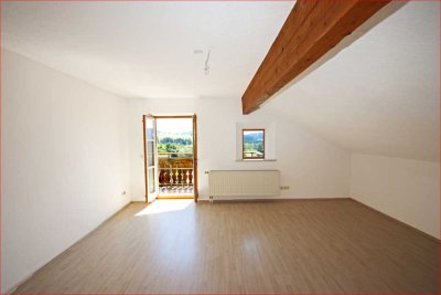 Großzügige Dachgeschosswohnung mit Bergblick