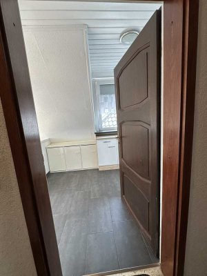 Schöne und modernisierte 1,5-Zimmer-Wohnung mit Balkon und Einbauküche in Stolberg