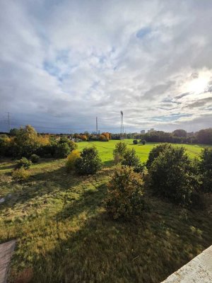 gut geschnittene 3-Raum-Wohnung mit Wannenbad, Südbalkon und Keller