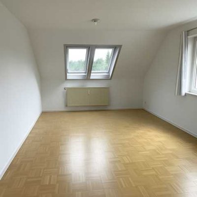 Devese: Dachgeschoss – 2-Zimmer-Wohnung mit Blick ins Grüne