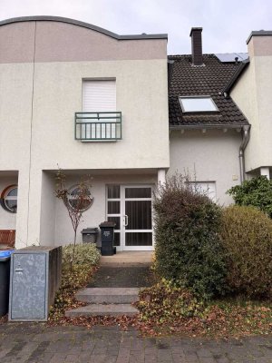 Familienfreundliches Reihenmittelhaus – neue Heiztechnik mit Fußbodenheizung und Garage