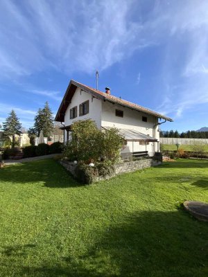 Freistehendes Einfamilienhaus auf großem Grundstück