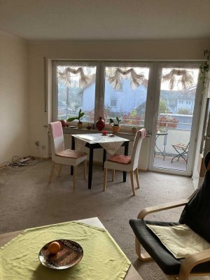 Geschmackvolle, gepflegte 2-Raum-Wohnung mit geh. Innenausstattung mit EBK in Reichenau-Waldsiedlung