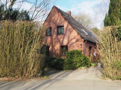*RESERVIERT* * Kapitalanlage/ Wohnrecht mit Mieteinnahmen * Wohnhaus mit großem Grundstück
