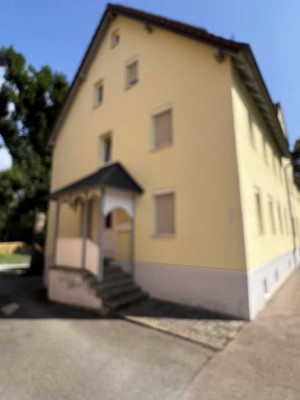 Gepflegte 4-Zimmer DG-Wohnung mit Balkon