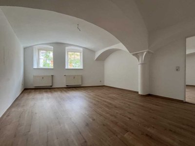 helle 2 Zimmer-Wohnung in zentraler Lage von Naumburg