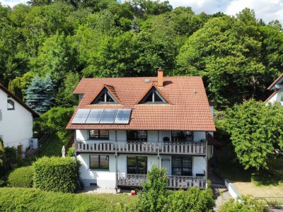 4-Zimmer Etagenwohnung mit Balkon unterhalb des Schlosses