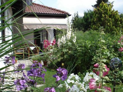 Walmdachbungalow, freistehend, schöner Garten in Bestlage, Feucht Ost,