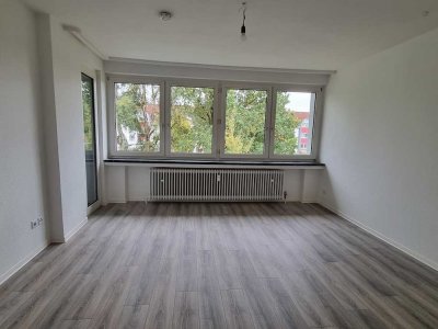 Frisch renovierte 2-Zimmer-Wohnung mit schönem Balkon zu vermieten