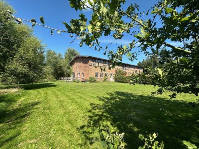 Gr. Wohnhaus 14 Zi./Grdst. 6300 m² / Weiher/ Randlage/Weitblick/14 km z. Meer/ in 23936 Grevenstein