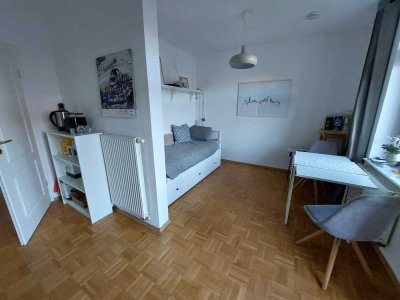 Modern eingerichtete gemütliche Wohnung mit Balkon