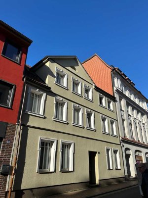 Tolle 2 Zimmer Wohnung Dachgeschoß, Erstbezug n. Sanierung incl. neuer Einbauküche, Paulstadt