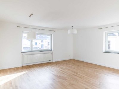 NEU ! *Paul & Partner* DIESE EINHEIT BIETET VIEL! VON DER EINBAUKÜCHE BISHIN ZUM BALKON!