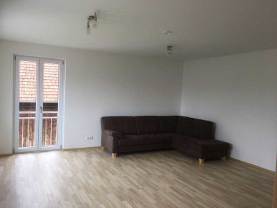 Renovierte Wohnung mit vier Zimmern sowie Balkon und Einbauküche in Wehringen