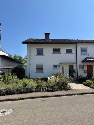 Einfamilienhaus mit großem Grundstück und Erweiterungspotenzial in Neuenburg am Rhein