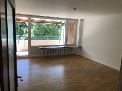 Von Privat Helle 3,5 Zimmerwohnung mit Balkonen und EBK in Stuttgart-Asemwald