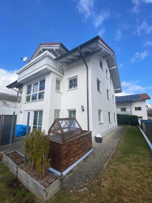 Helle 3,5 Zimmer Wohnung mit Terrasse und Garten