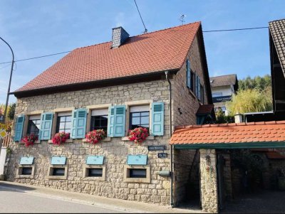 charmantes Steinhaus mit Sauna, romantischem Innenhof, Behandlungsraum, Mosaik-Bad