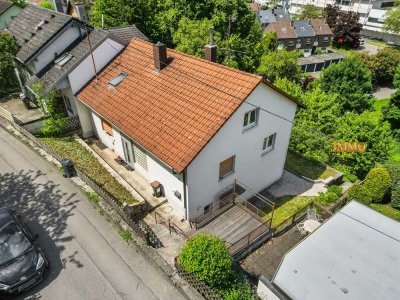 IMMORath.de - Helle 6-Zimmer Wohnung mit Balkon und Terrasse
