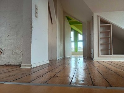 Moderne Altbau-Maisonette (100 qm) | Dachstudio | WG-geeignet | Nähe Krankenhaus