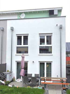 1460- Neuwertiges Einfamilienhaus mit Garten