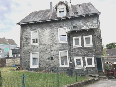 Renovierungsbedüftiges 3 -4 Familienhaus mit Top Rendite