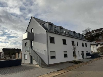Tolle Dachgeschosswohnung mit zwei Balkonen/Ankleide/Abstellraum
