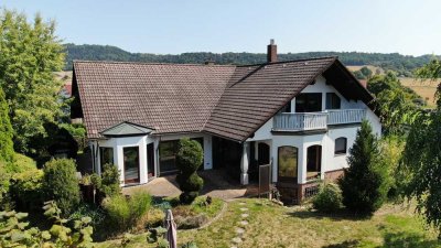 Großzügiges, freistehendes Einfamilienhaus mit Wellnessbereich und Doppelgarage