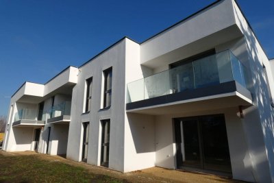 NIEDRIGENERGIE TERRASSE MIT 122 m2 EIGENGARTEN BEREITS BELAGSFERTIG