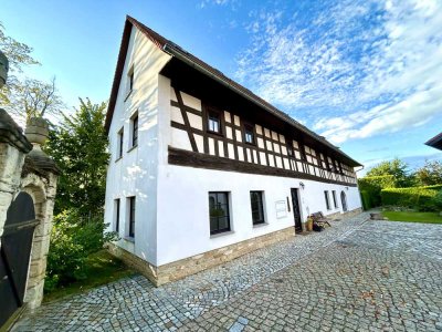 Charaktervolle Hofseite mit vier Wohneinheiten für Anleger oder Gewerbliche Zwecke im idyllischen Re