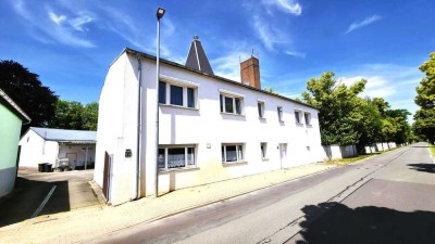 Mehrgenerationenhaus mit großem Grundstück und Halle