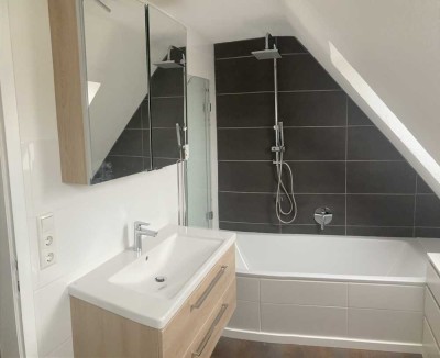 Attraktive und sanierte 5-Zimmer-Wohnung mit Balkon und EBK in Otting