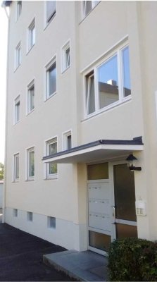 Modernisierte 3-Zimmer-Hochparterre-Wohnung mit geh. Innenausstattung mit Balkon und EBK in Augsburg