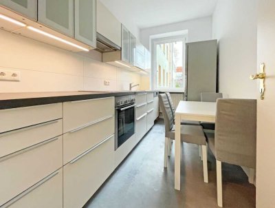 2 Zimmer Wohnung mit sehr großen Zimmern ein großer EBK