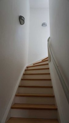 Schöne Zentrale 4-Zimmer-Wohnung über Ober- und Dachgeschoss in Zweifamilienhaus in Ketsch