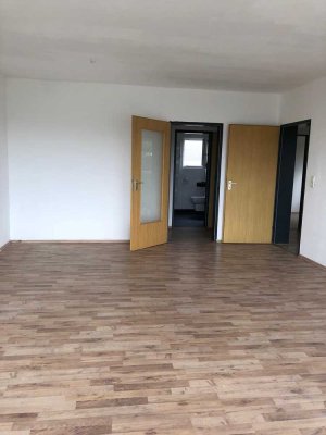 Ruhige und modernisierte 3-Zimmer-Wohnung mit Balkon und Ausblick ins Grüne ab sofort