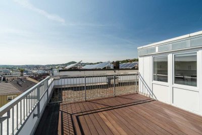 Exklusive, sanierte 3-Zimmer-Penthouse-Wohnung mit Balkon und Einbauküche in Pforzheim