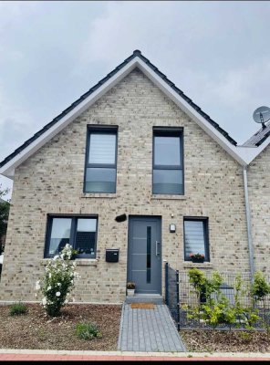 Nachmieter gesucht! Wohnen mit Wohlfühlgarantie – moderne 4-Zimmer-Doppelhaushälfte von 2024