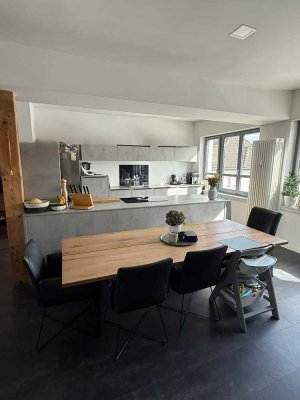 Exklusive, gepflegte 3-Raum-Loft-Wohnung mit luxuriöser Innenausstattung in Rodgau