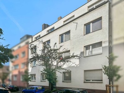 Köln-Höhenberg: Helle 2-Zimmer-Dachgeschosswohnung mit bester Anbindung