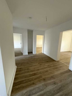 Erstbezug nach Sanierung!! Schöne, helle Vierzimmerwohnung mit Balkon in Brühl