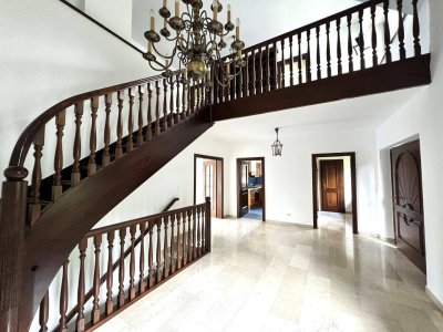 Rarität (!) Großzügige Villa in Badener Bestlage am Mitterberg mit prächtigem Garten - zentrumsnahe (!)