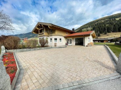 Bramberg am Wildkogel: Einziehen &amp; Wohlfühlen – Wohnhaus mit Gartenparadies in Naturlage